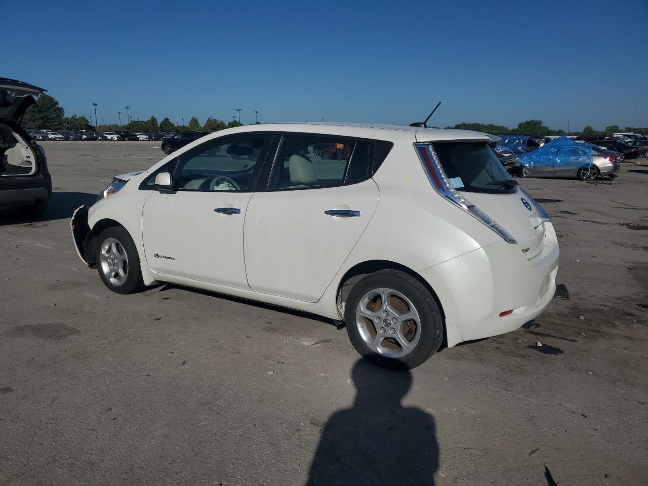 2015 Nissan Leaf S - Image 2