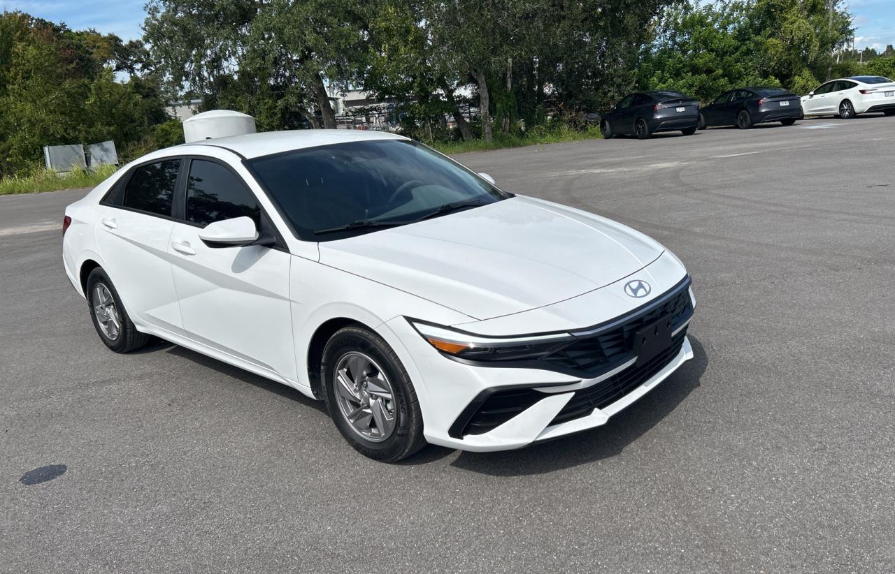 2024 Hyundai Elantra Se