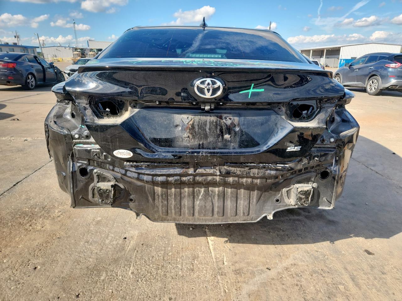 2020 Toyota Camry Se - Фото 6