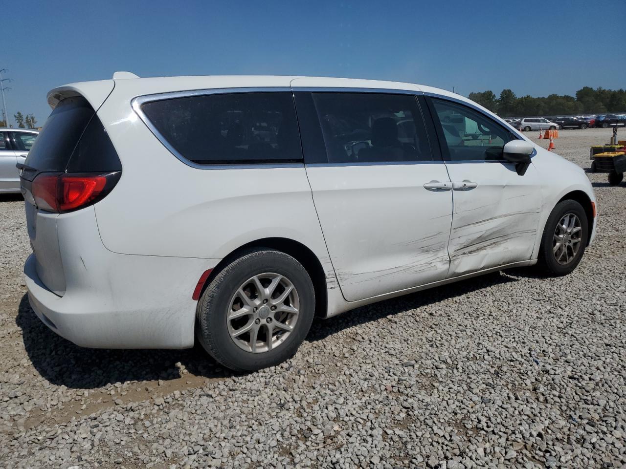 2017 Chrysler Pacifica Touring - Фото 3