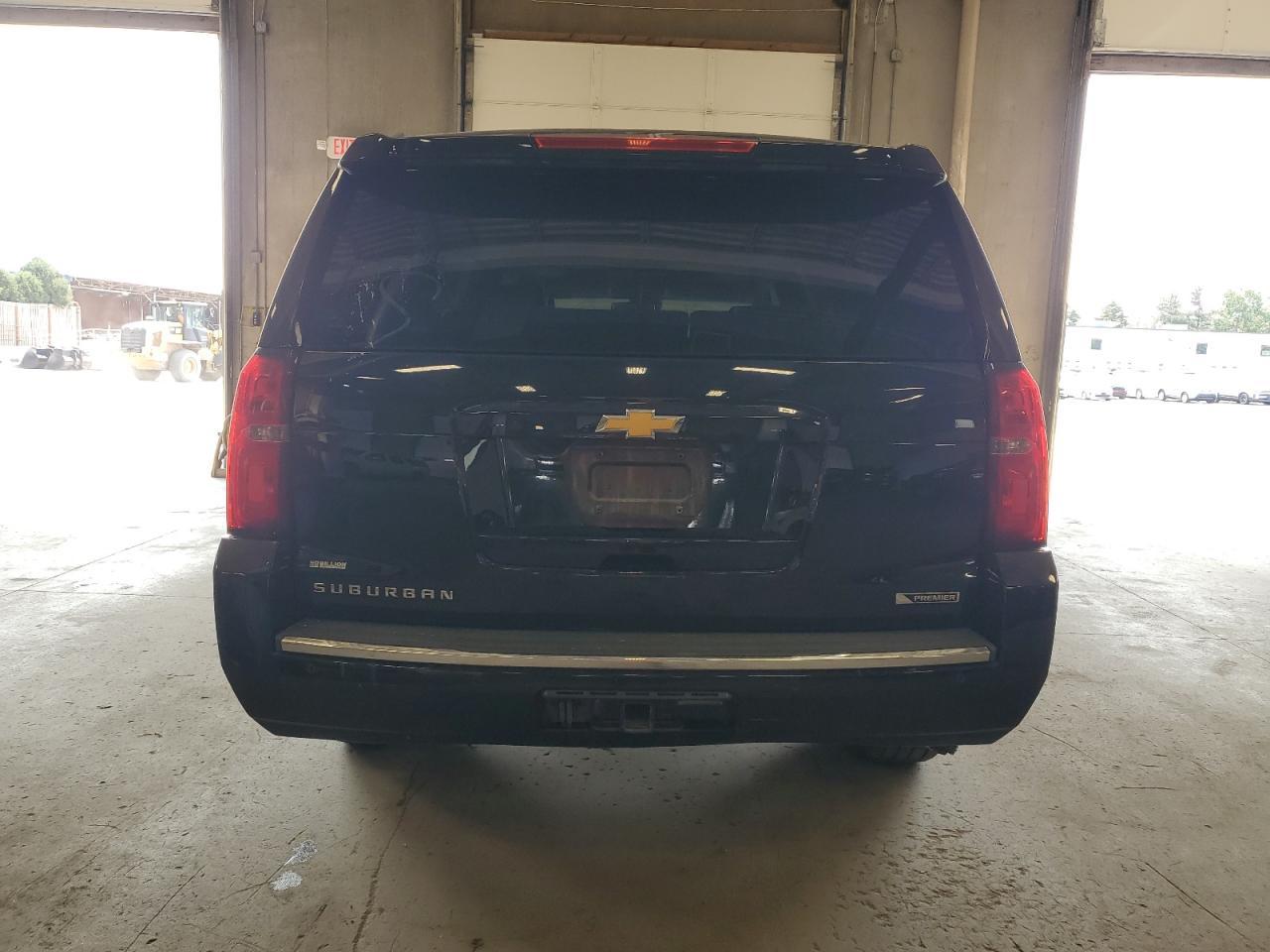 2018 Chevrolet Suburban K1500 Premier - Image 6