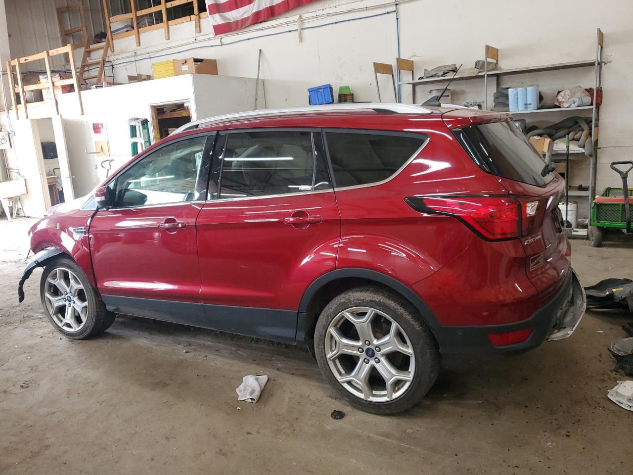2019 Ford Escape Titanium - Фото 2