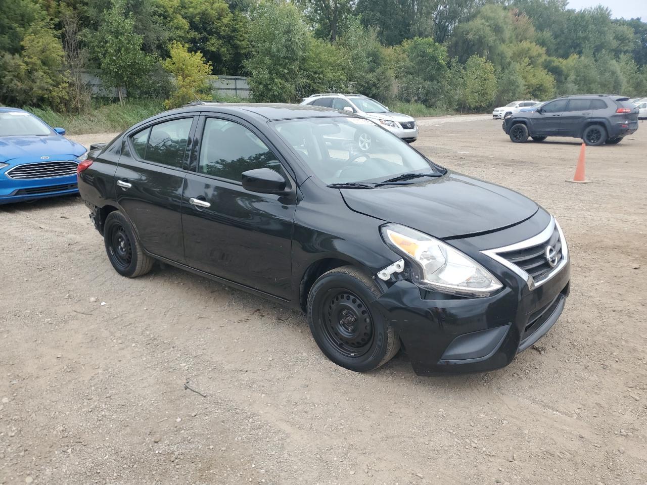 2019 Nissan Versa S - Image 4