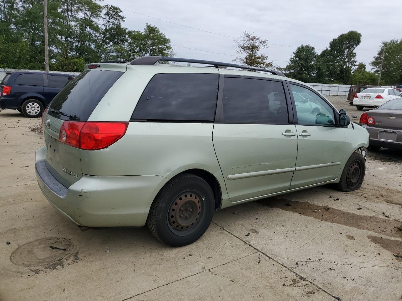 2009 Toyota Sienna Ce - Image 3