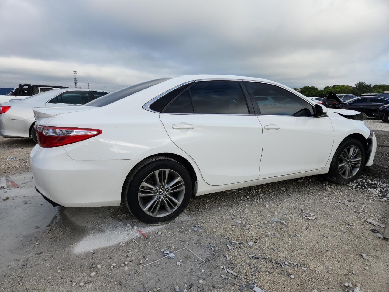 2017 Toyota Camry Le - Image 3