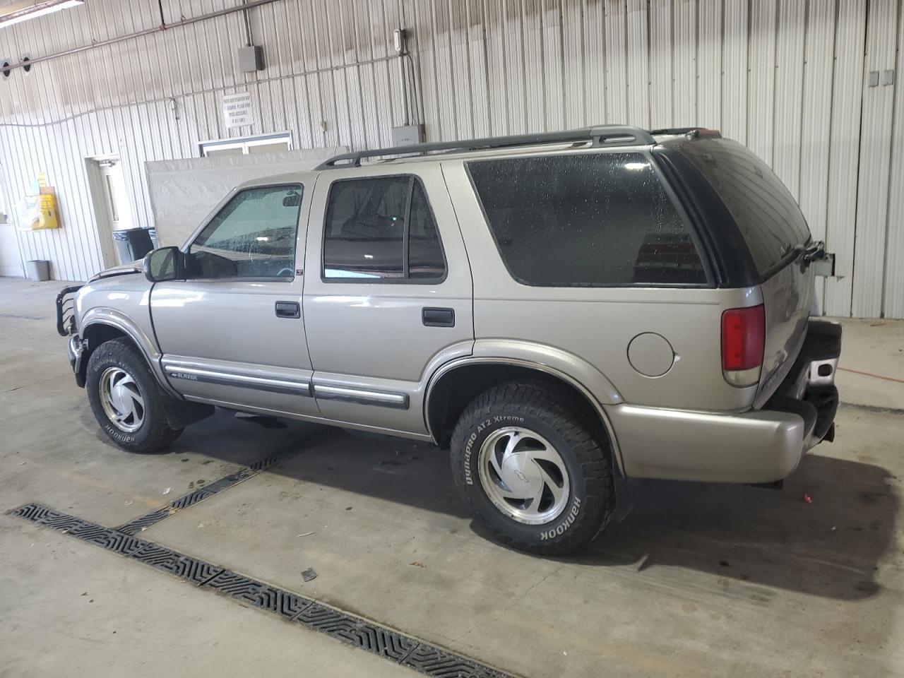 2001 Chevrolet Blazer - Фото 2