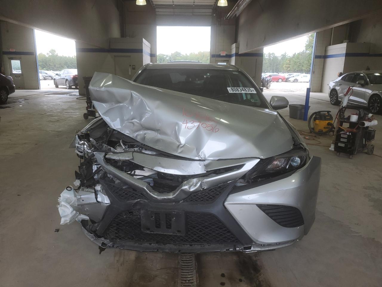 2020 Toyota Camry Se - Фото 5