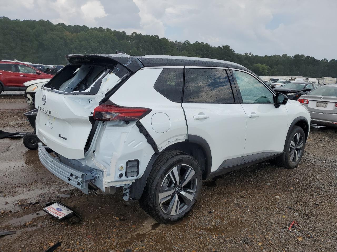 2025 Nissan Rogue Sl - Image 3