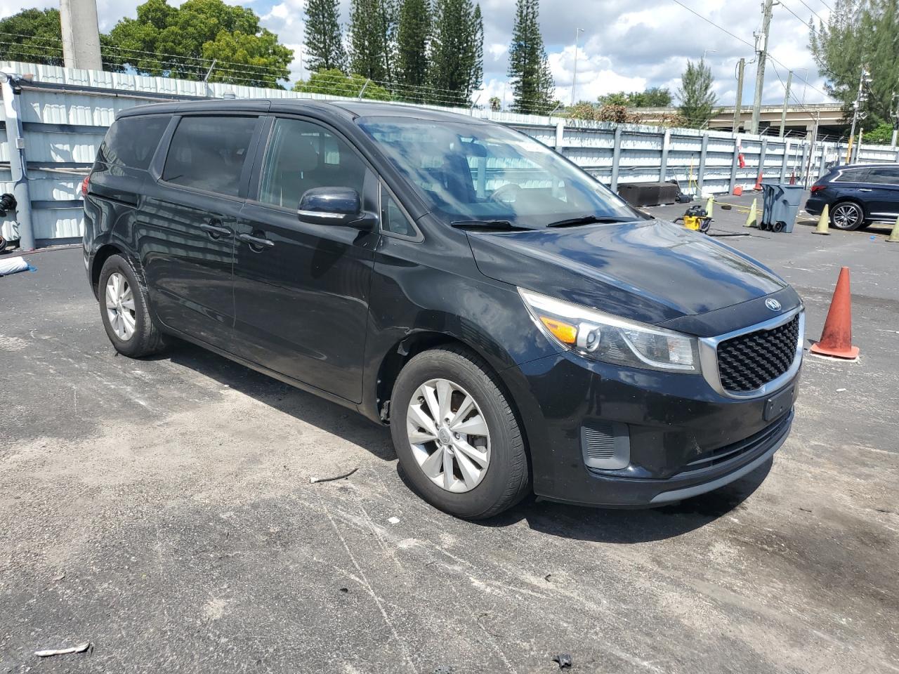 2017 Kia Sedona Lx - Фото 4