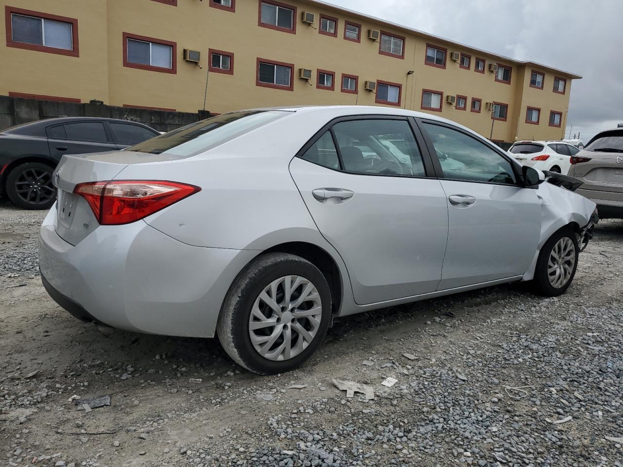 2017 Toyota Corolla L - Фото 3