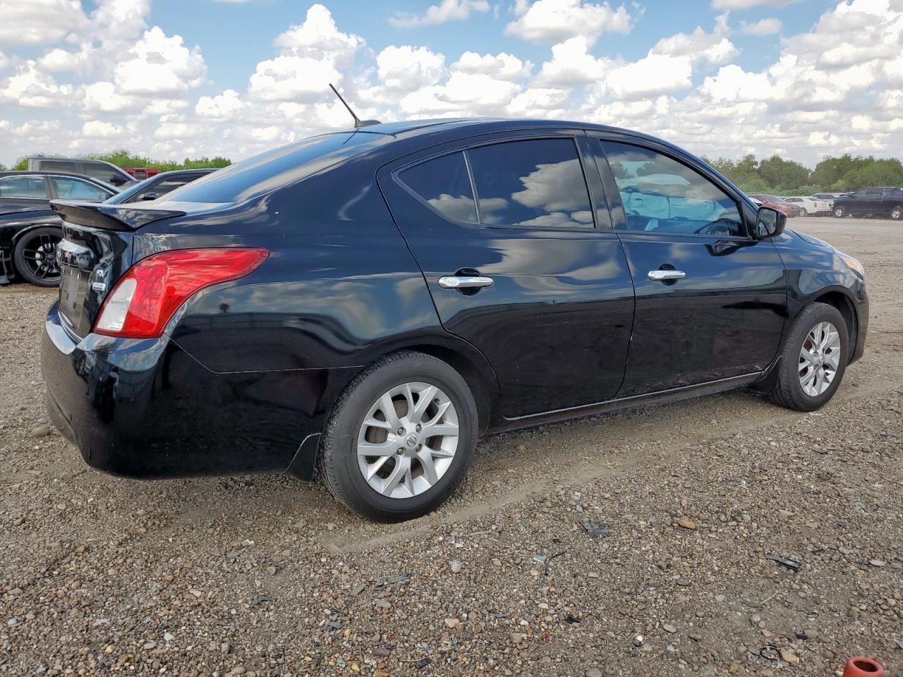 2017 Nissan Versa S - Image 3