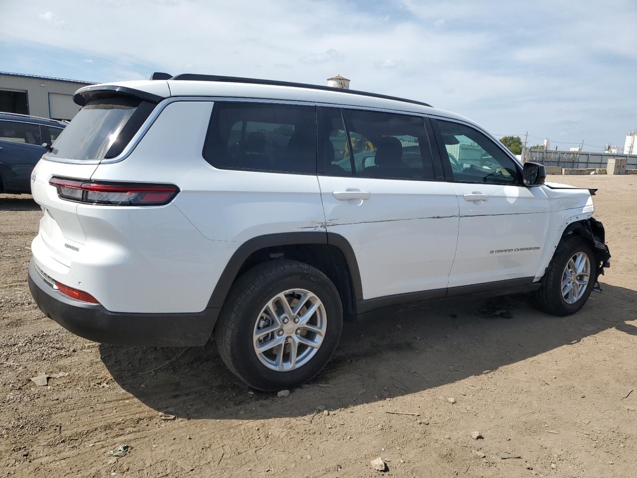 2025 Jeep Grand Cherokee L Laredo - Image 3