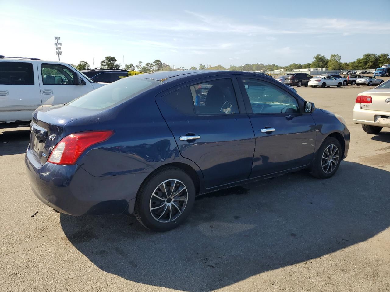 2012 Nissan Versa S - Image 3
