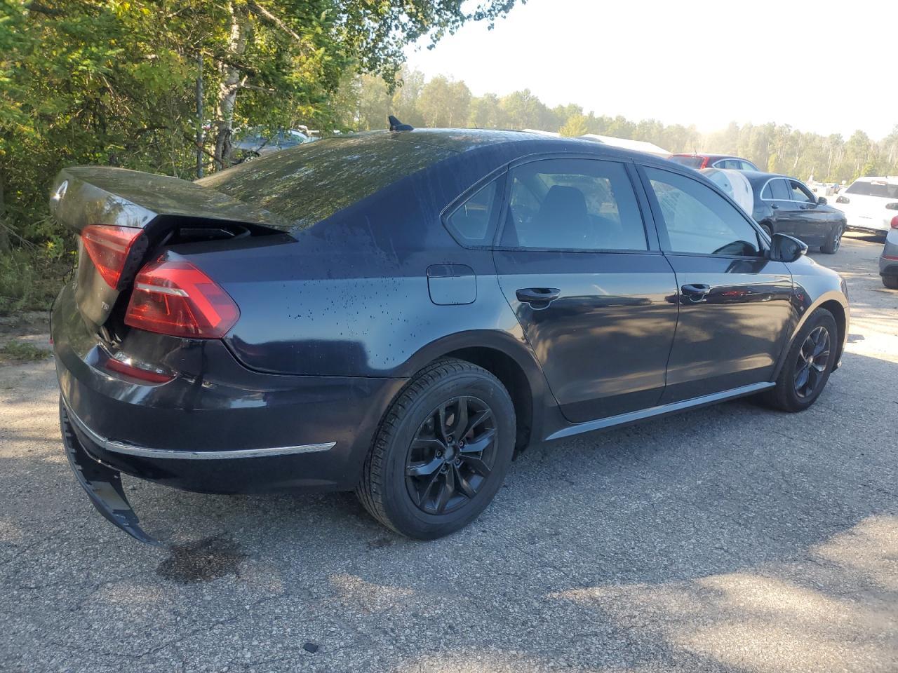 2018 Volkswagen Passat S - Фото 3