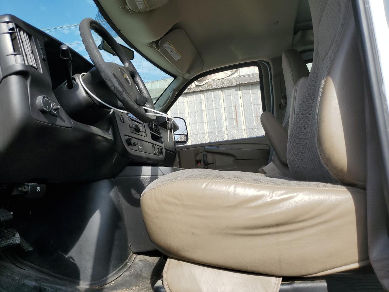 2015 Chevrolet Express G2500 - Image 7
