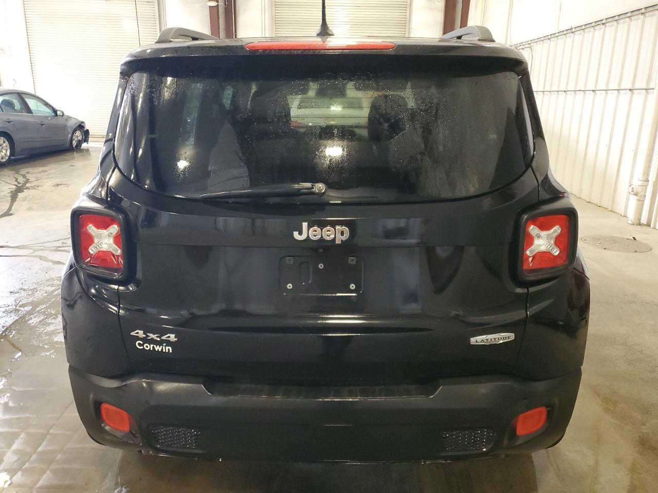 2016 Jeep Renegade Latitude - Image 6