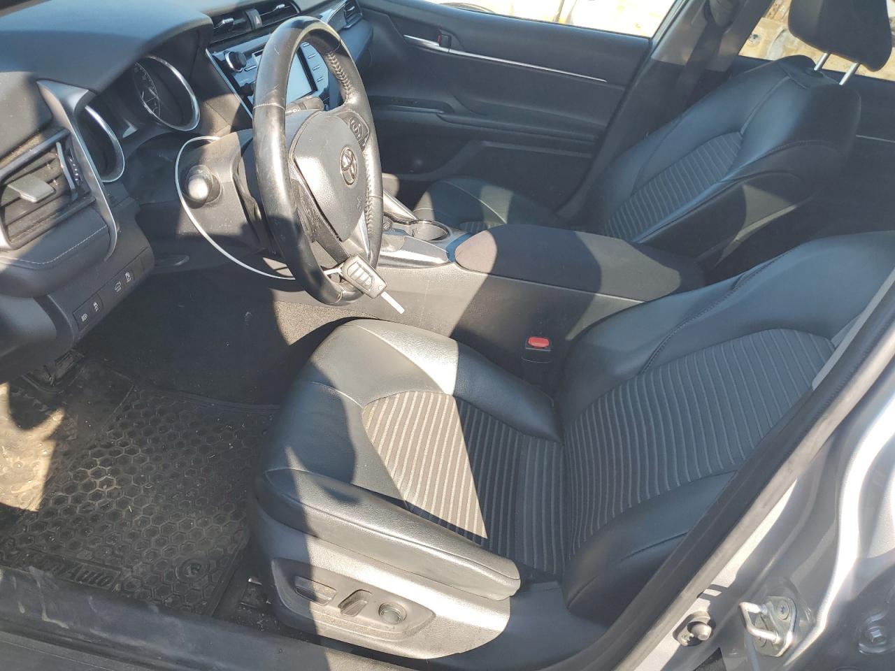 2020 Toyota Camry Se - Фото 7