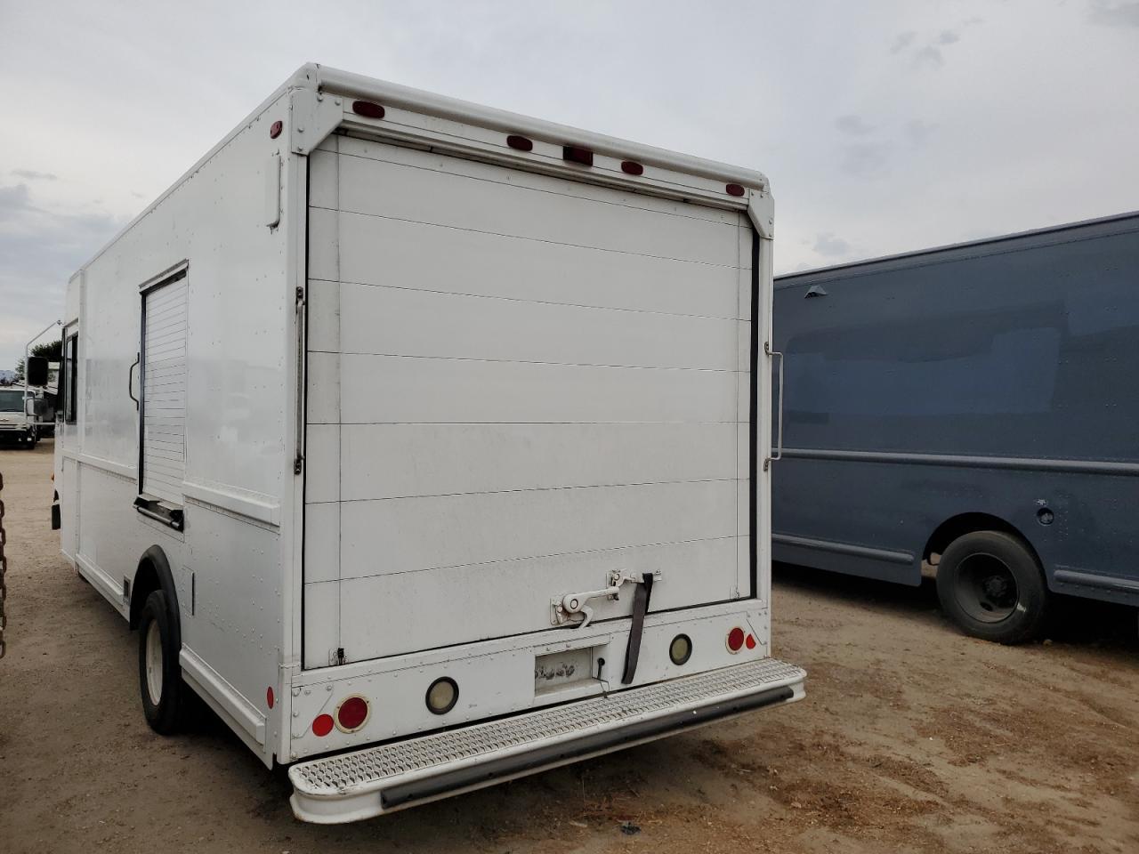 2004 Ford Econoline - Delivery Van - Фото 2