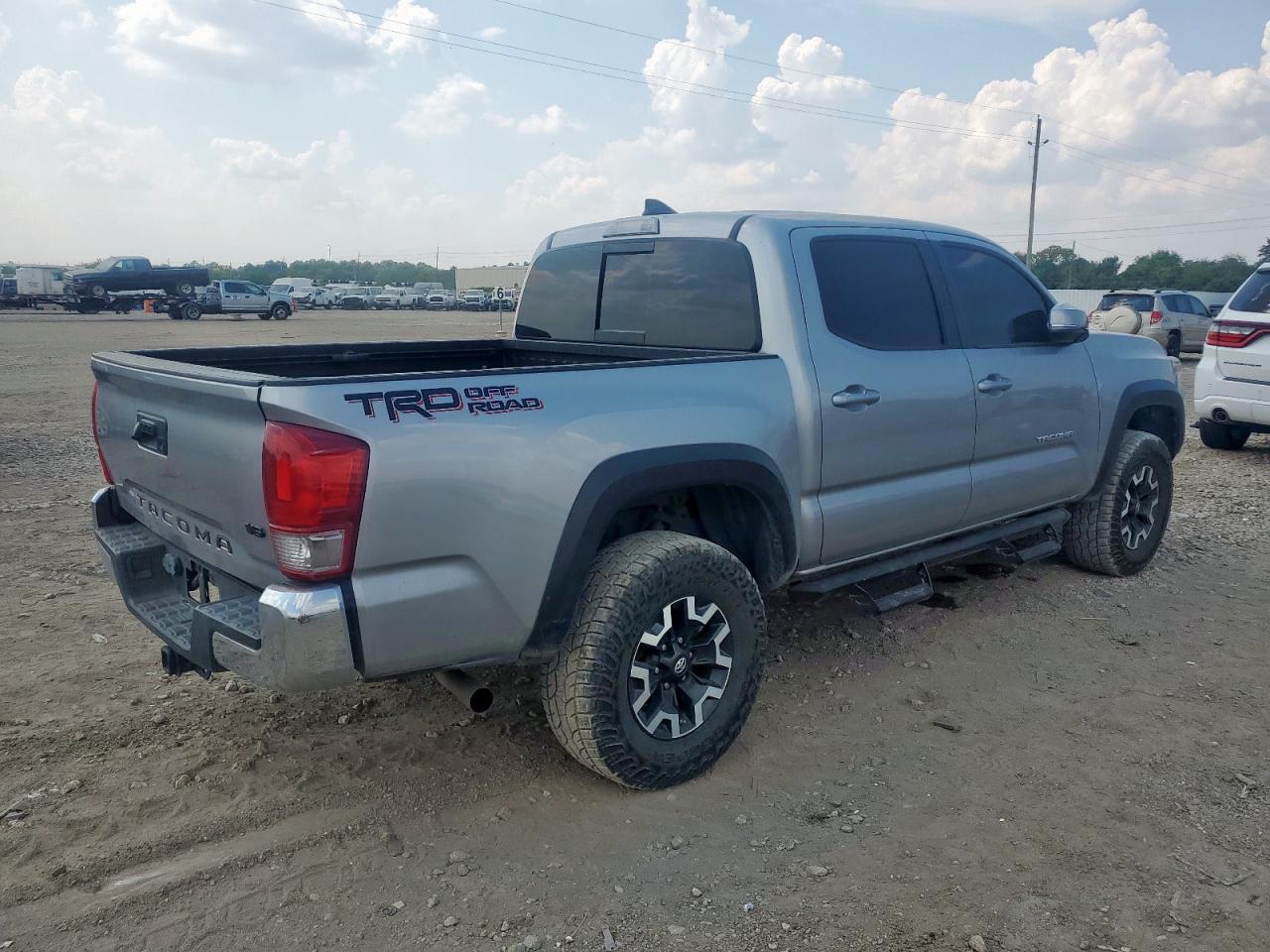 2017 Toyota Tacoma Double Cab - Фото 3