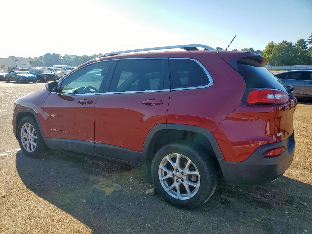 2015 Jeep Cherokee Latitude - Фото 2