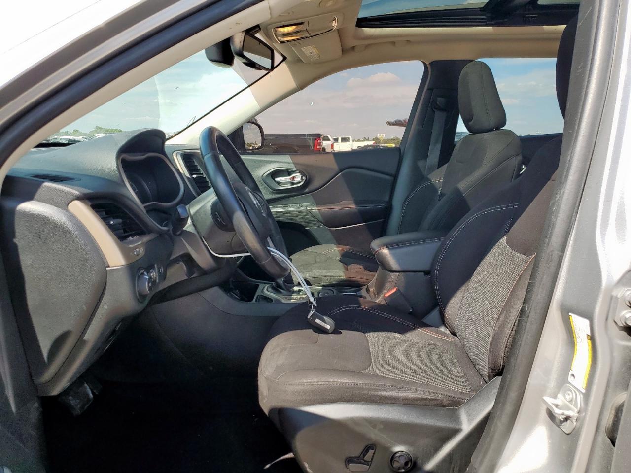 2016 Jeep Cherokee Latitude - Фото 7