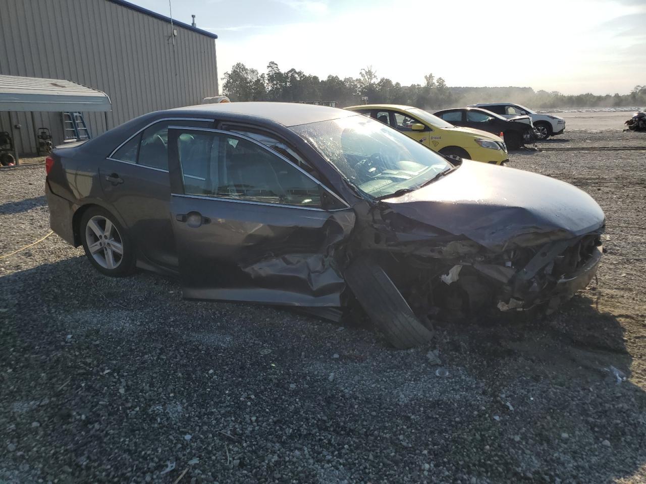2013 Toyota Camry L - Фото 4