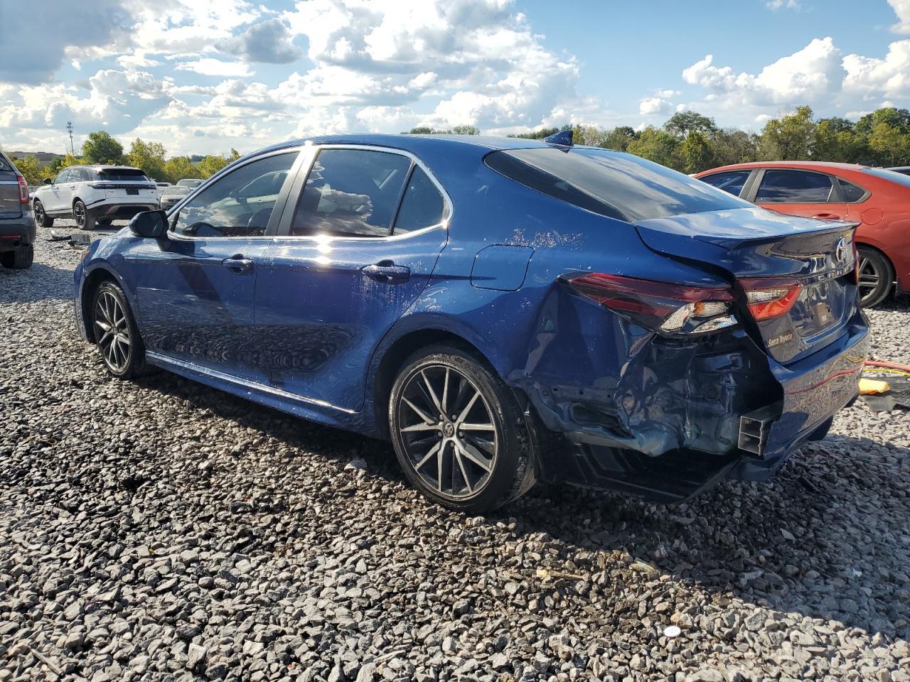 2023 Toyota Camry - Фото 2