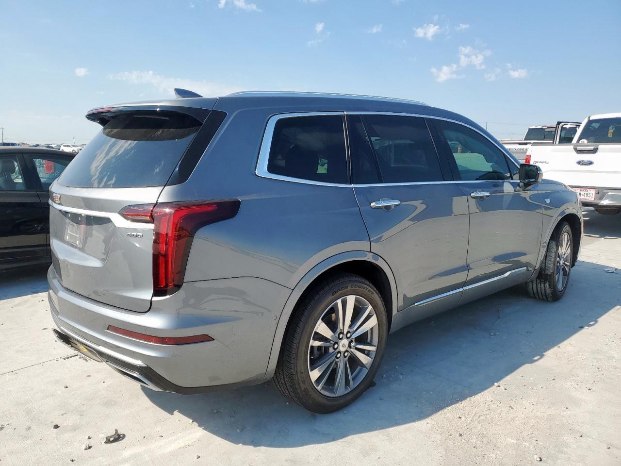 2022 Cadillac Xt6 Premium Luxury - Image 3