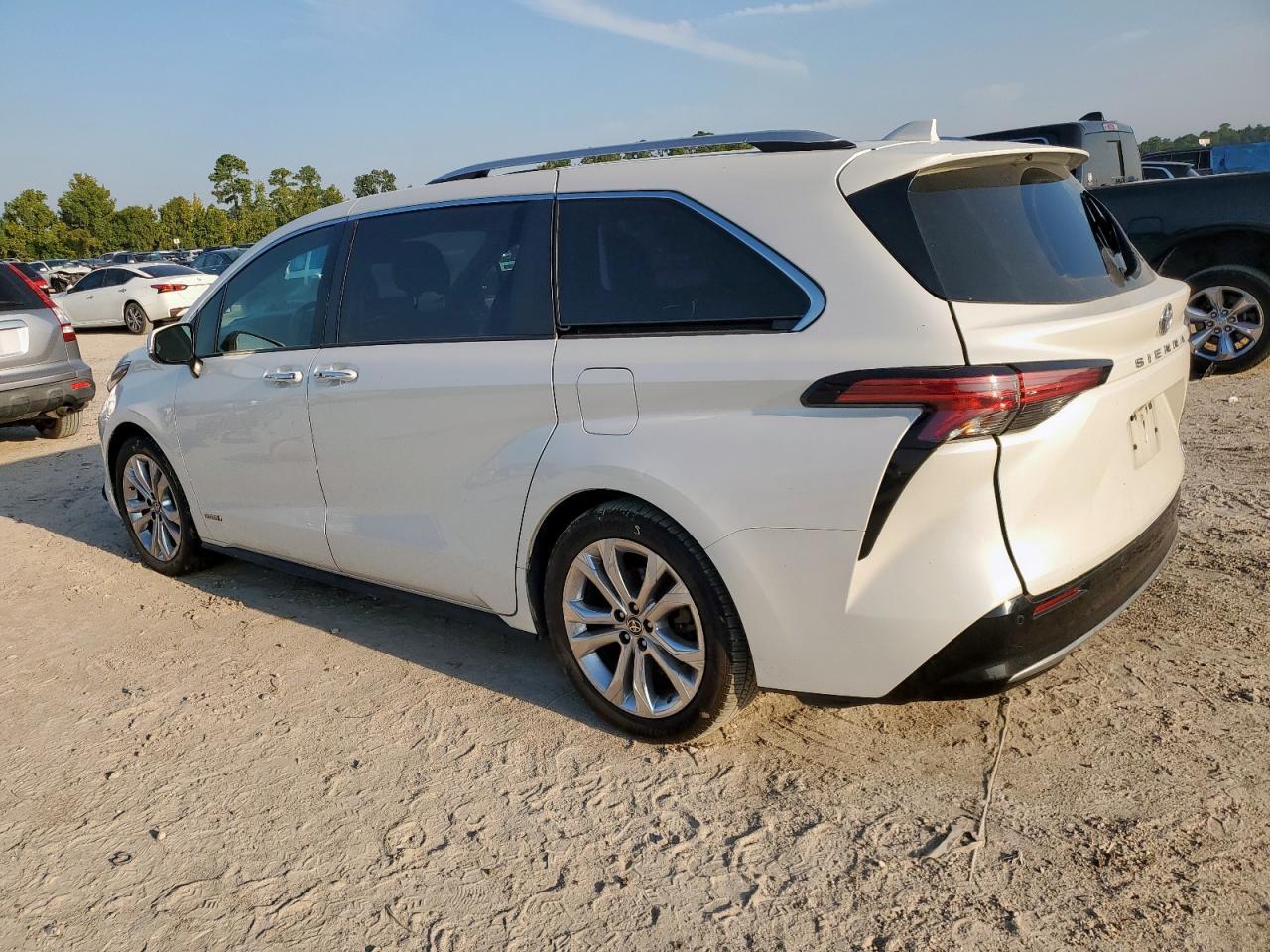 2021 Toyota Sienna Limited - Фото 2