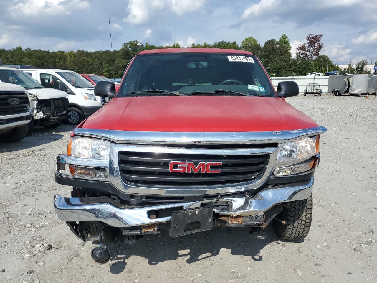 2004 GMC Sierra C2500 Heavy Duty - Image 5