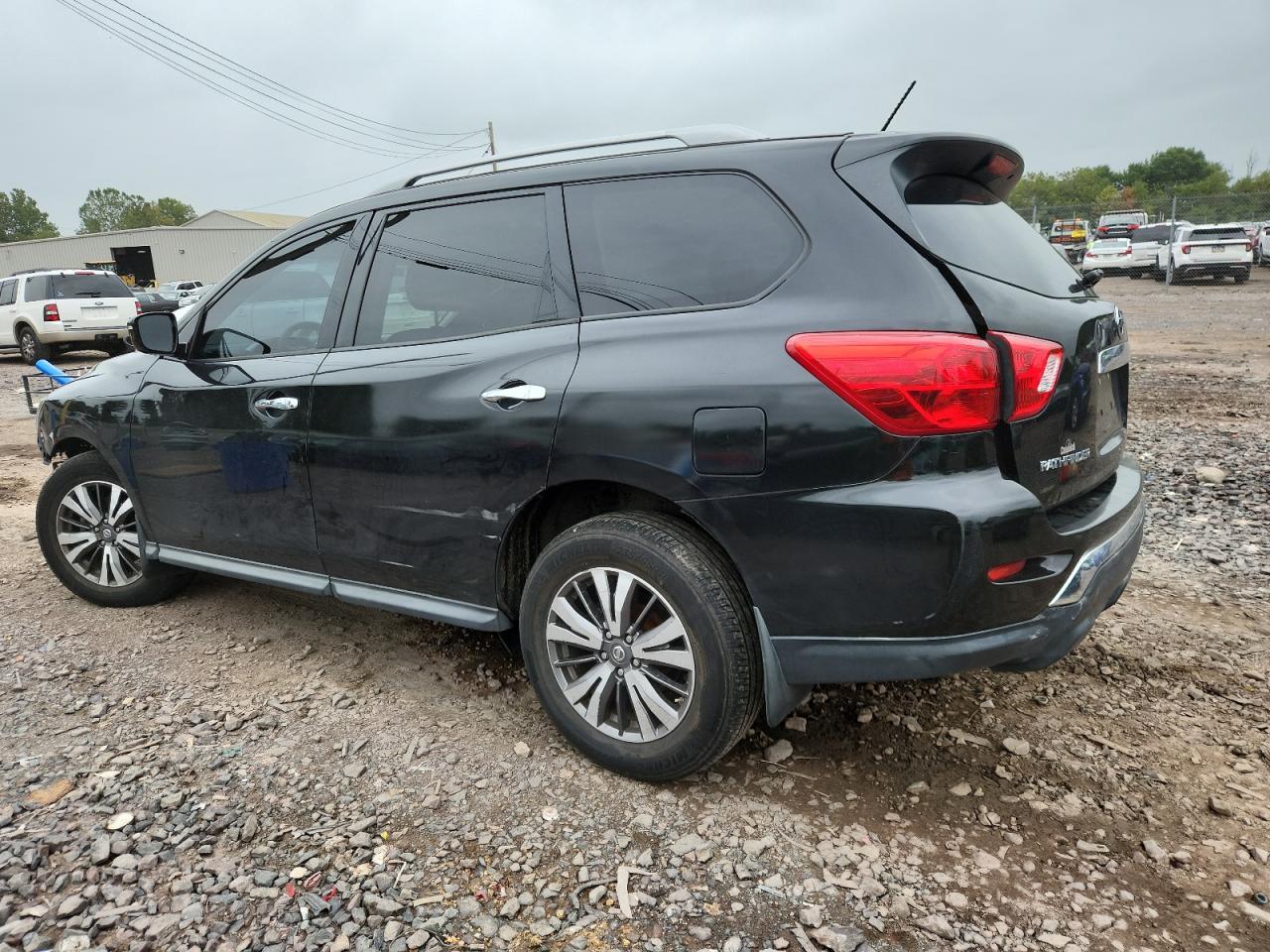2017 Nissan Pathfinder S - Image 2