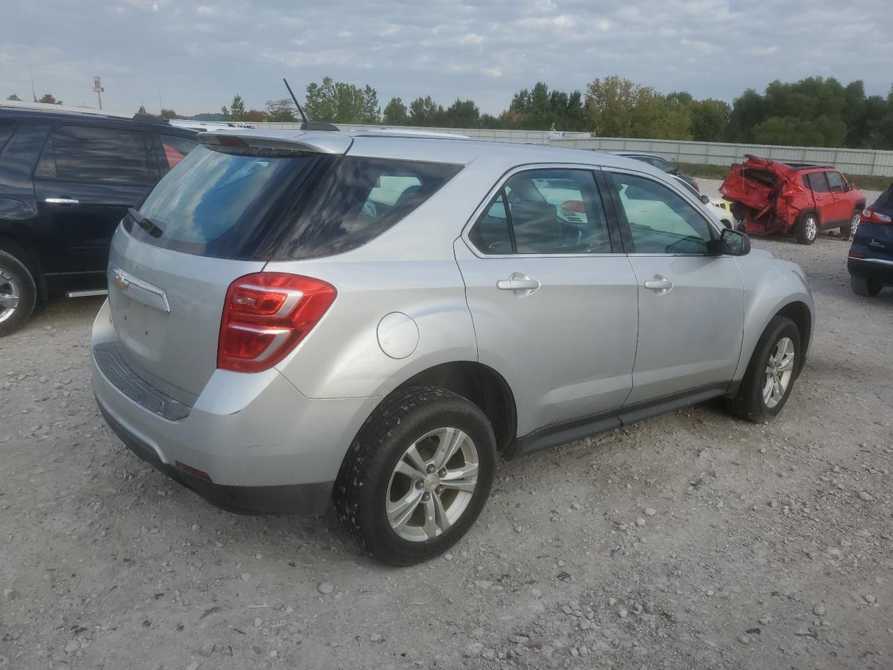 2017 Chevrolet Equinox Ls - Фото 3