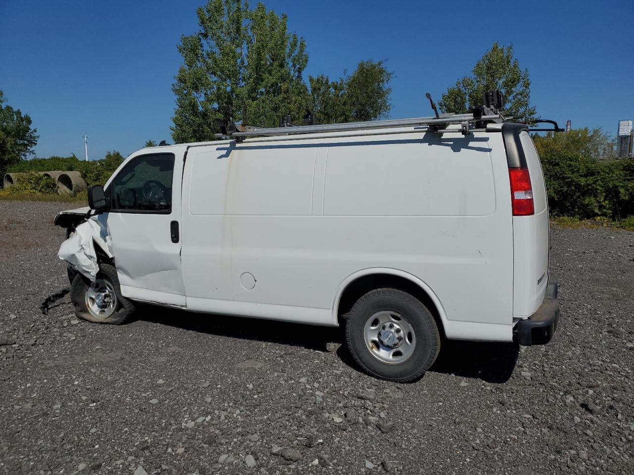 2019 Chevrolet Express G3500 - Фото 2
