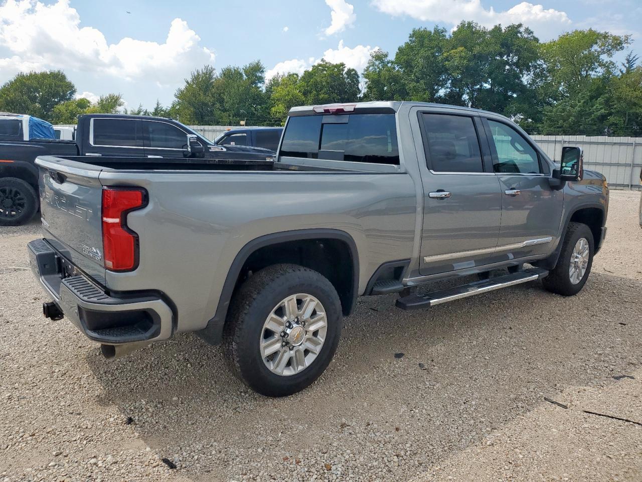 2024 Chevrolet Silverado K2500 High Country - Фото 3