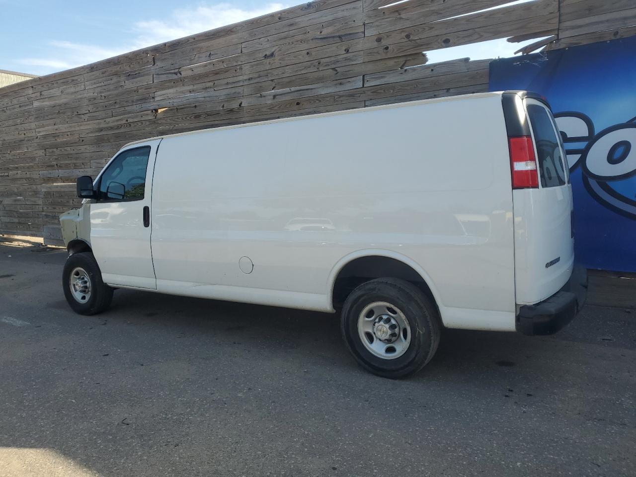 2022 Chevrolet Express G3500 - Фото 2