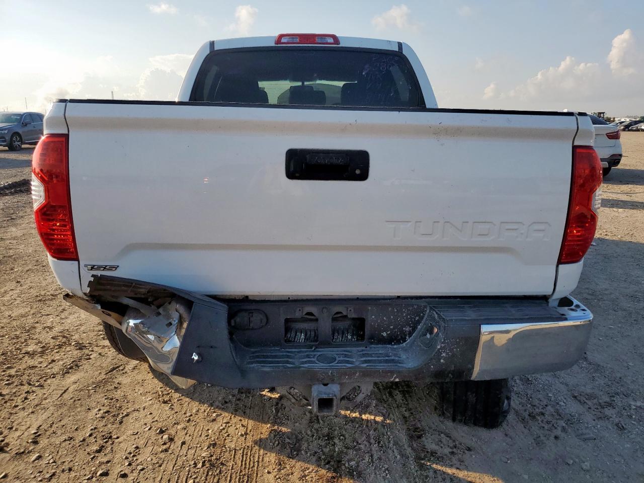 2014 Toyota Tundra Crewmax Sr5 - Image 6