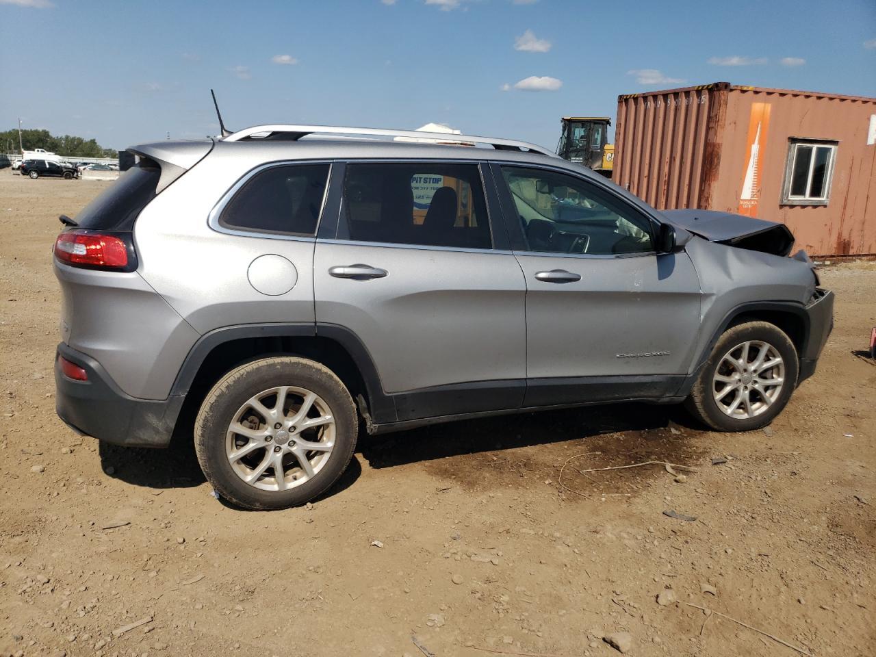 2016 Jeep Cherokee Latitude - Image 3