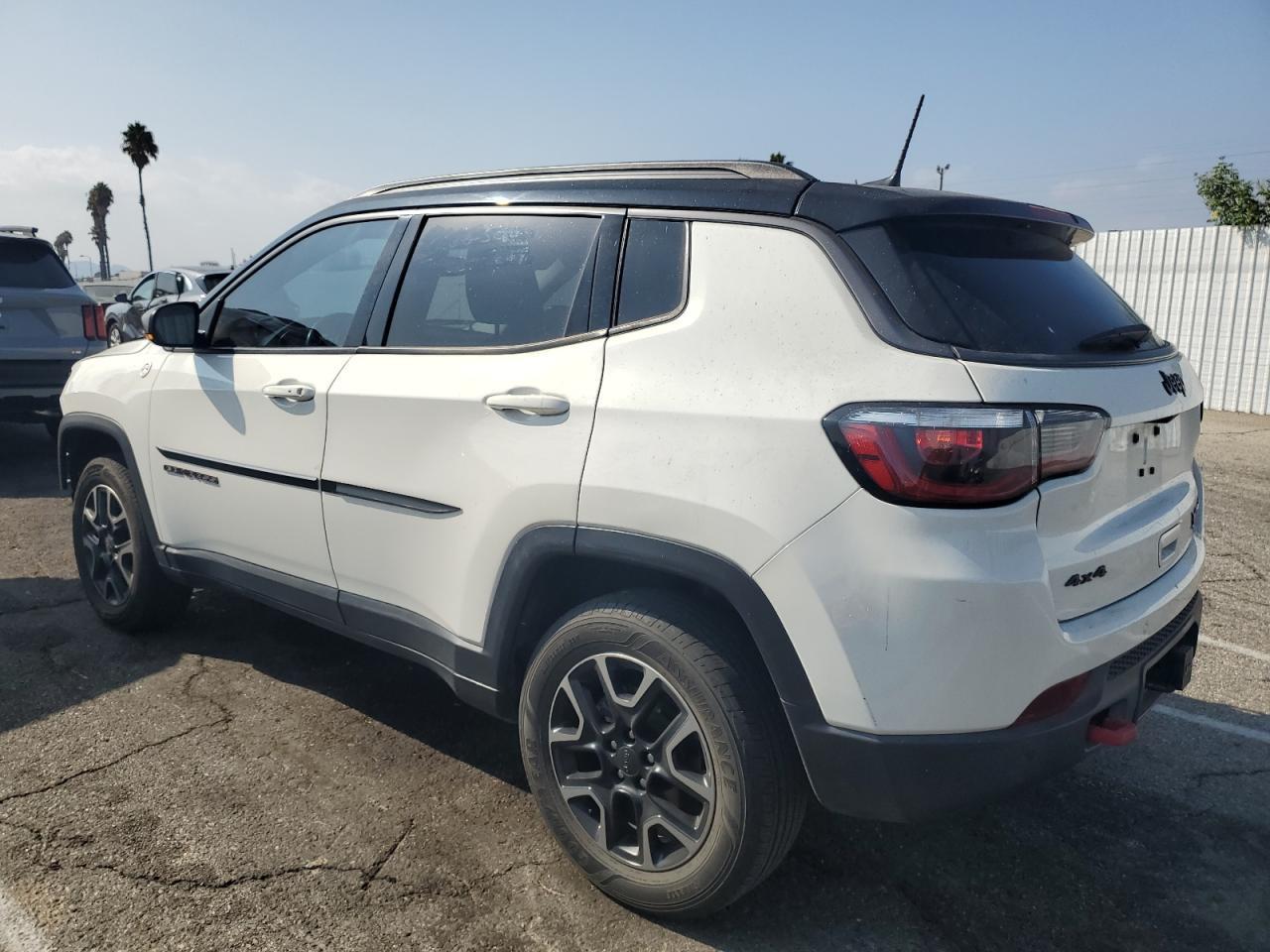 2019 Jeep Compass Trailhawk - Image 2