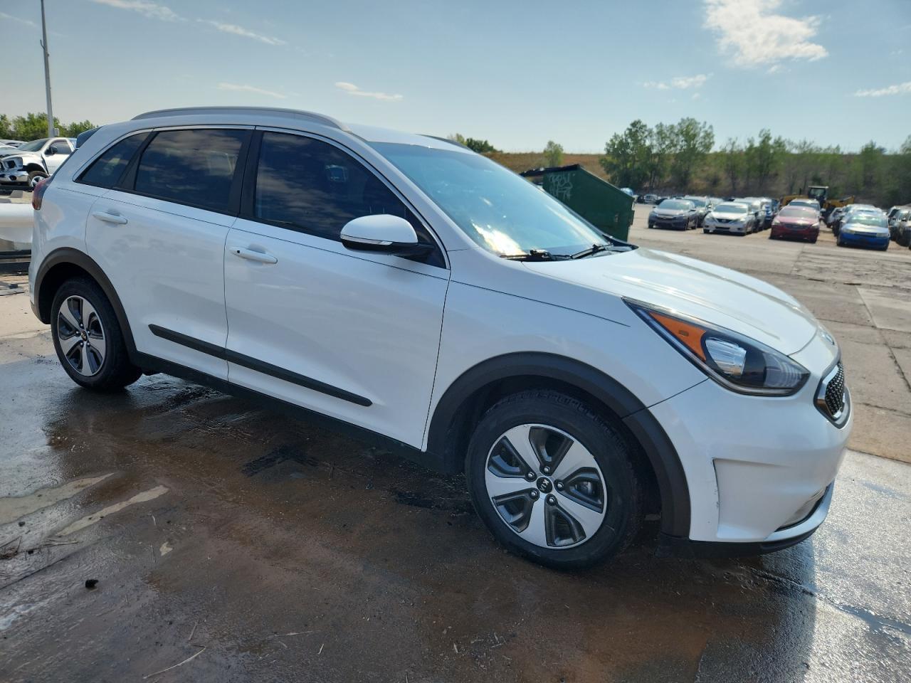 2017 Kia Niro Ex - Image 4