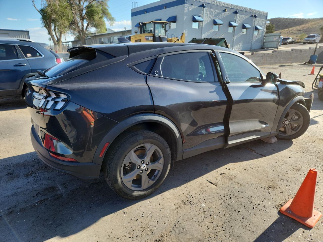 2022 Ford Mustang Mach-E Select - Image 3