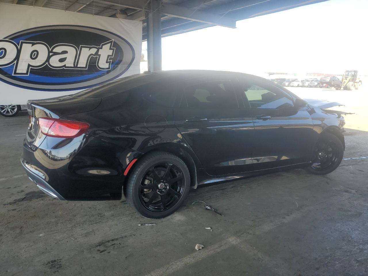 2015 Chrysler 200 S - Фото 3