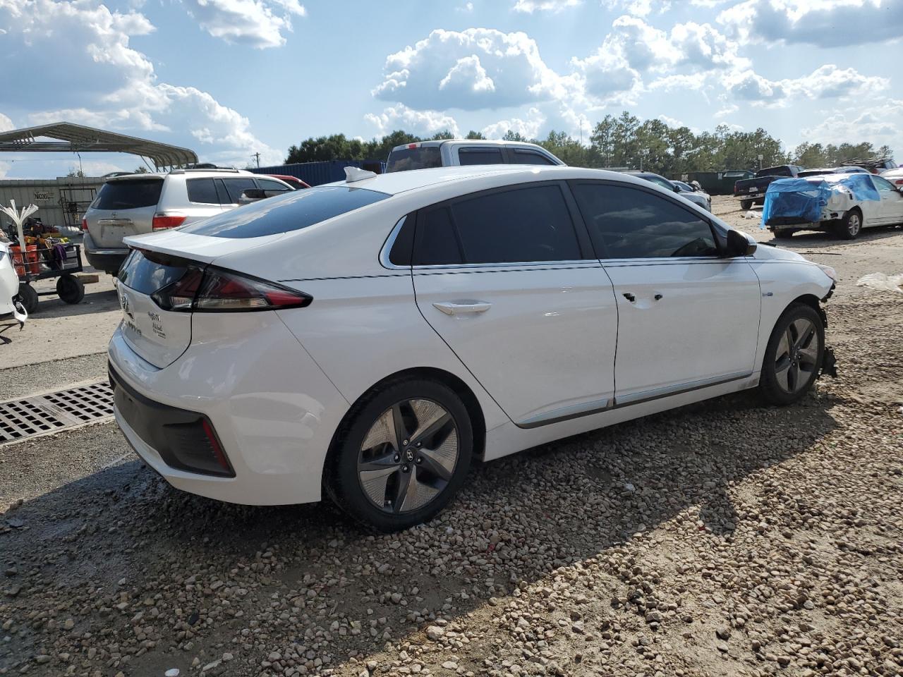2020 Hyundai Ioniq Sel - Image 3