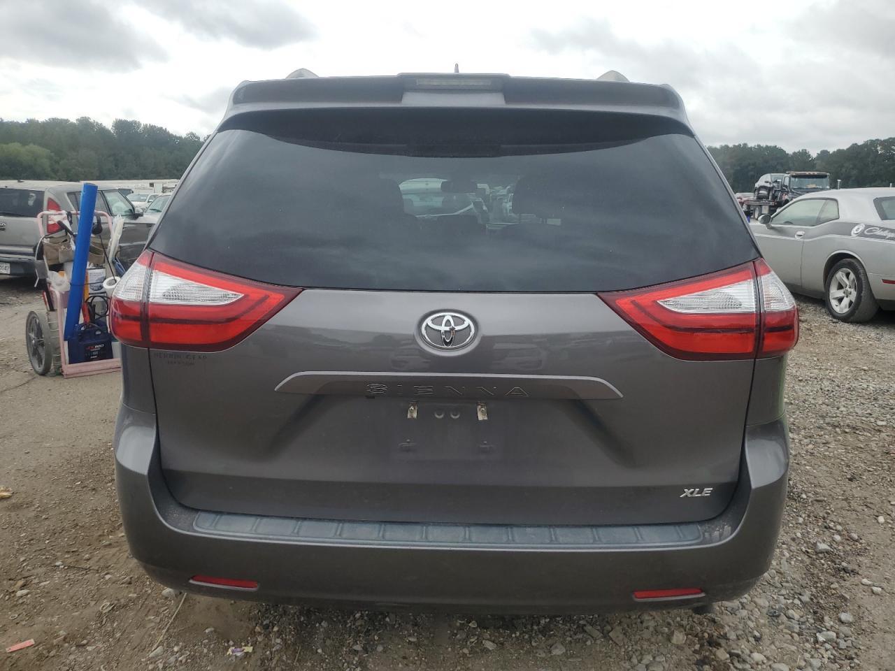 2019 Toyota Sienna Xle - Image 6