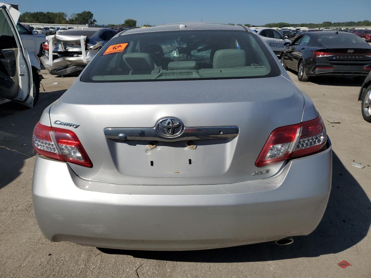 2011 Toyota Camry Se - Image 6