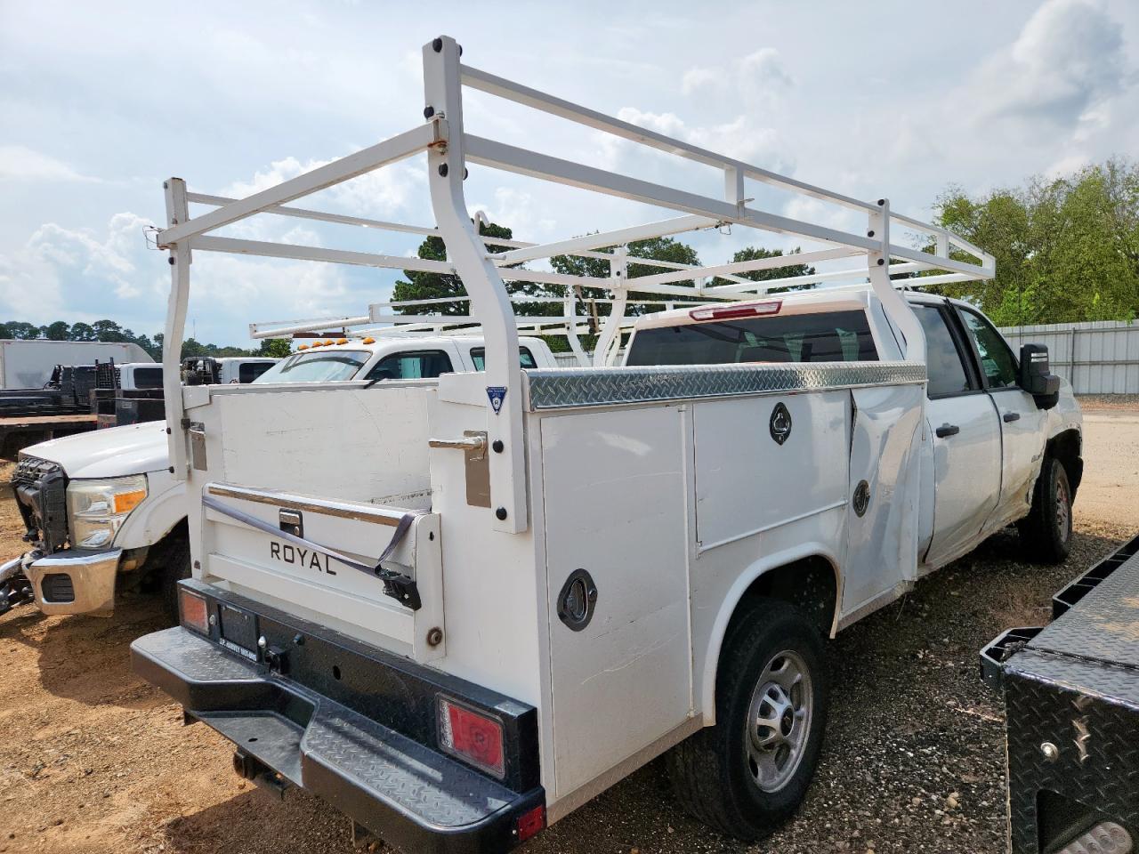 2023 Chevrolet Silverado C2500 Heavy Duty - Image 3