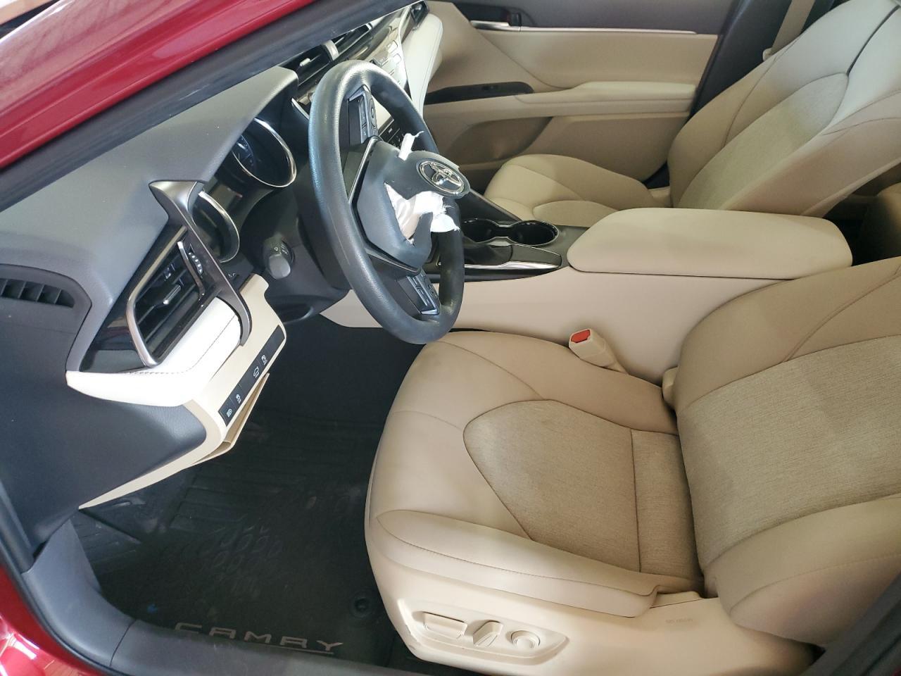 2020 Toyota Camry Le - Фото 7
