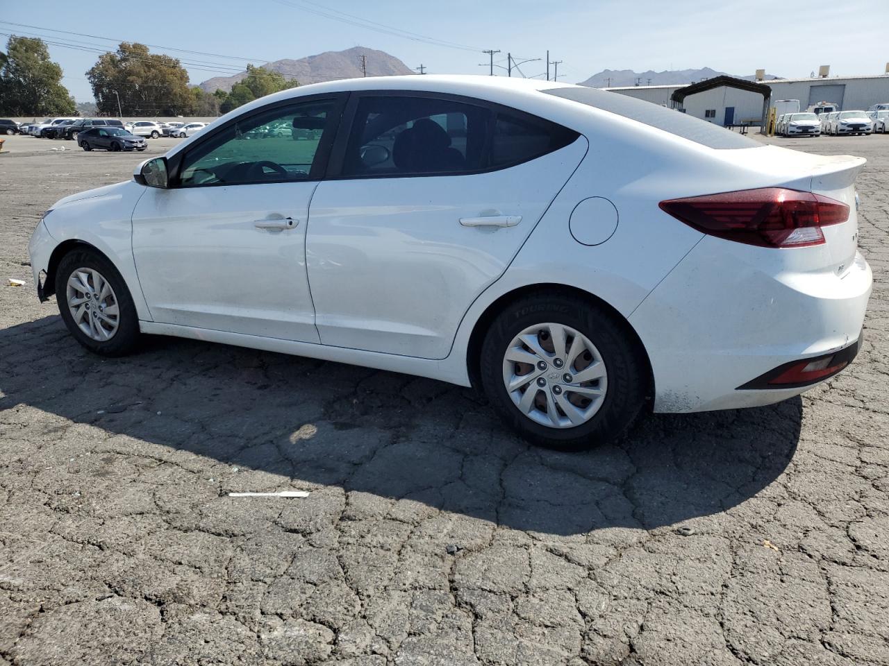 2019 Hyundai Elantra Se - Image 2