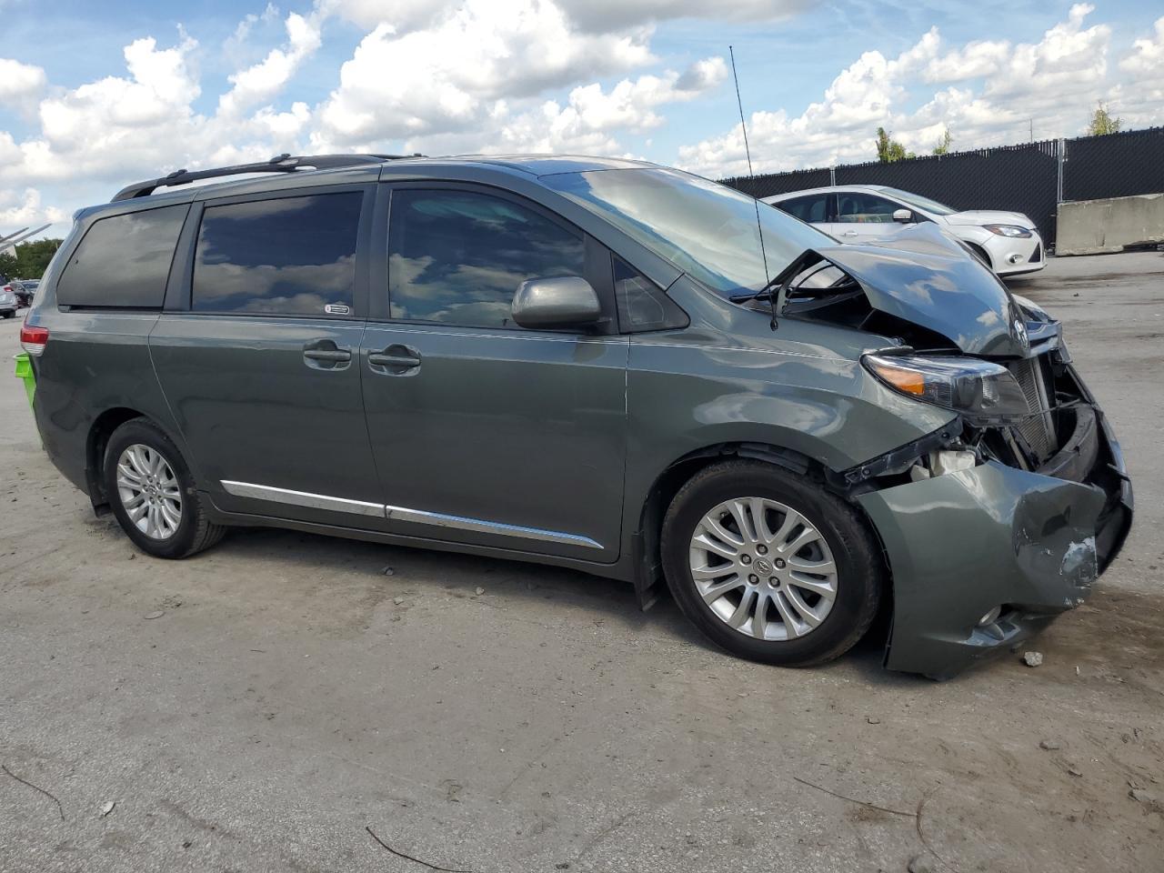 2013 Toyota Sienna Xle - Фото 4