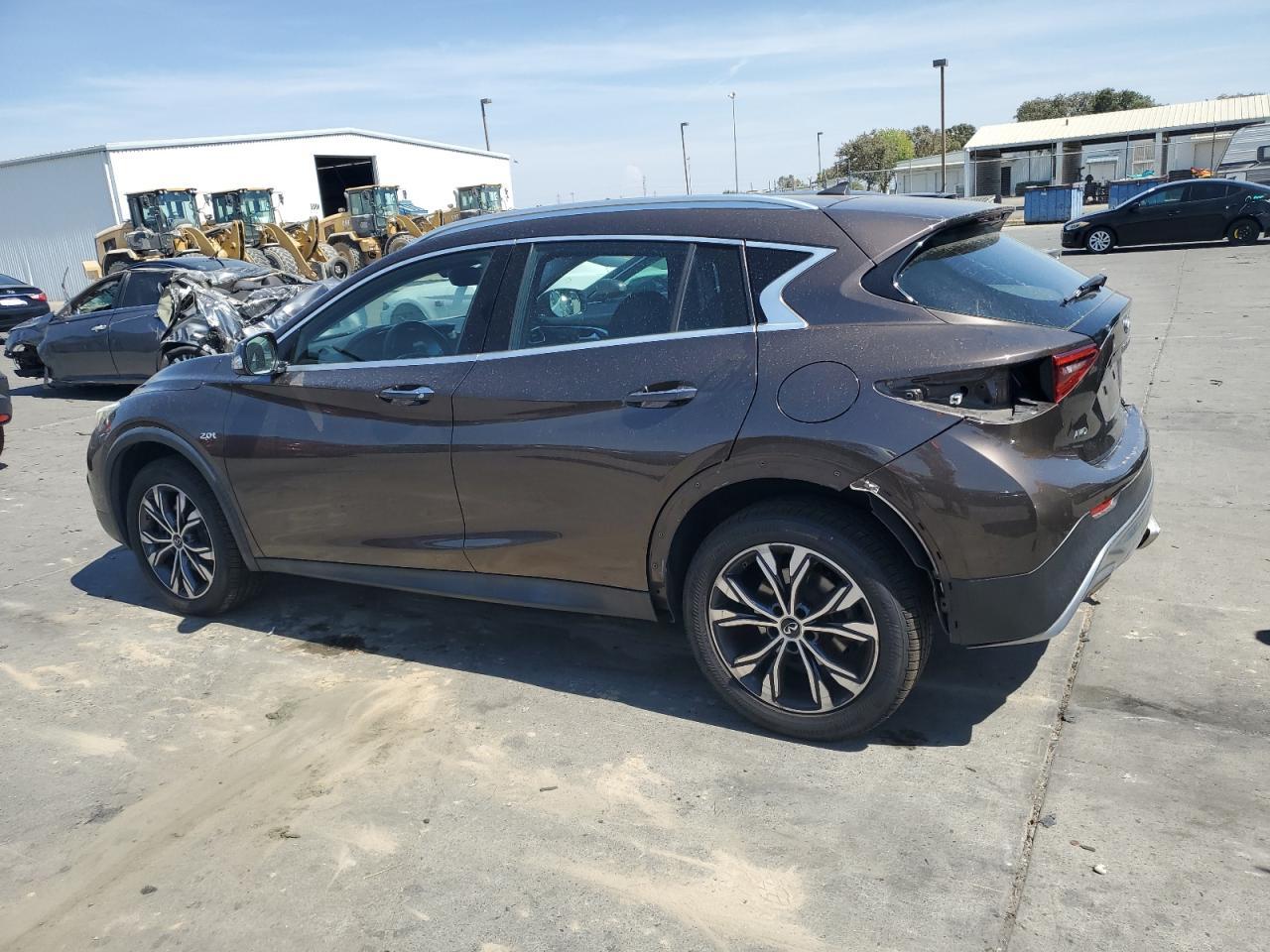 2017 Infiniti Qx30 Base - Фото 2