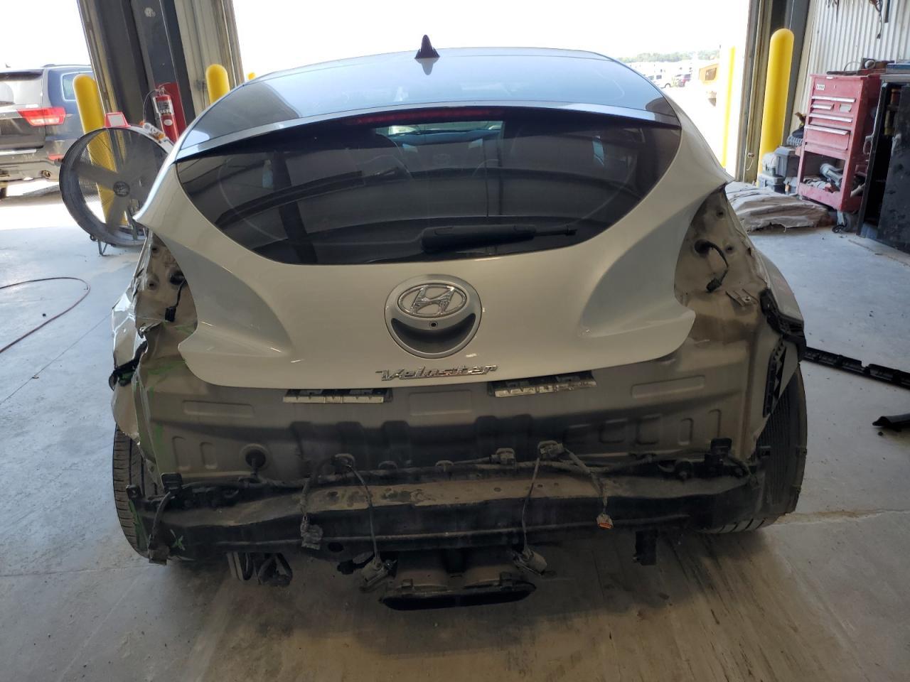 2013 Hyundai Veloster - Фото 6